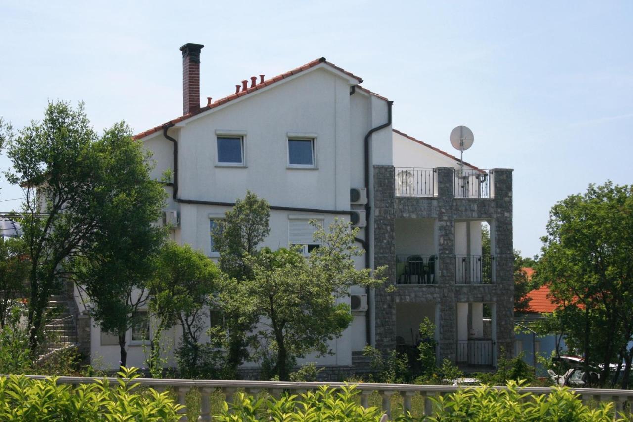 5464c Appartamento Pinezići